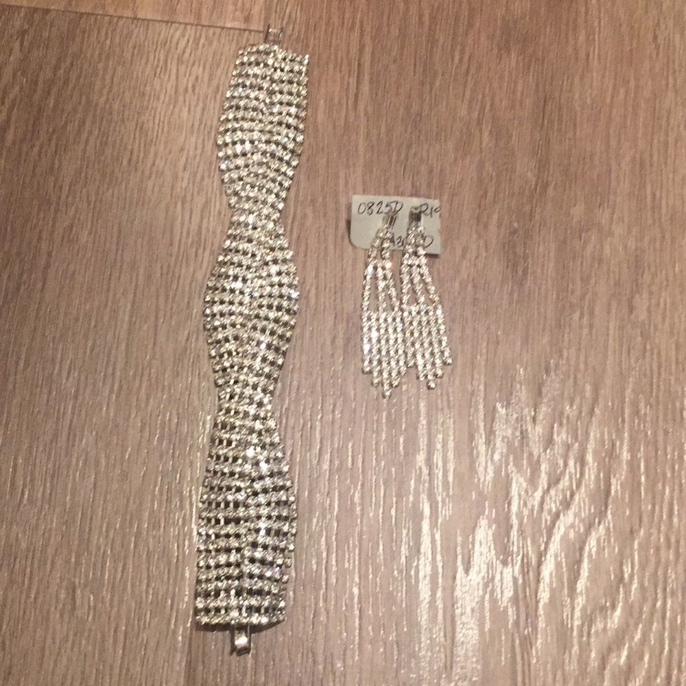 🎉last deal 🎉Cache bracelet and earring set